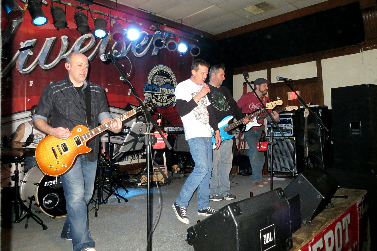 Live Music at The Huddle Lounge in South Sioux City, Nebraska  - 
						Nebraska Band Mr. Hand   
						performing live at  
						The Huddle Lounge in South Sioux City, Nebraska 
						on Saturday, December 12, 2015. 
						The Huddle Lounge is located at 
						110 E 8th Street, 
						South Sioux City, NE 68776, 
						Phone: (402) 494-5903.